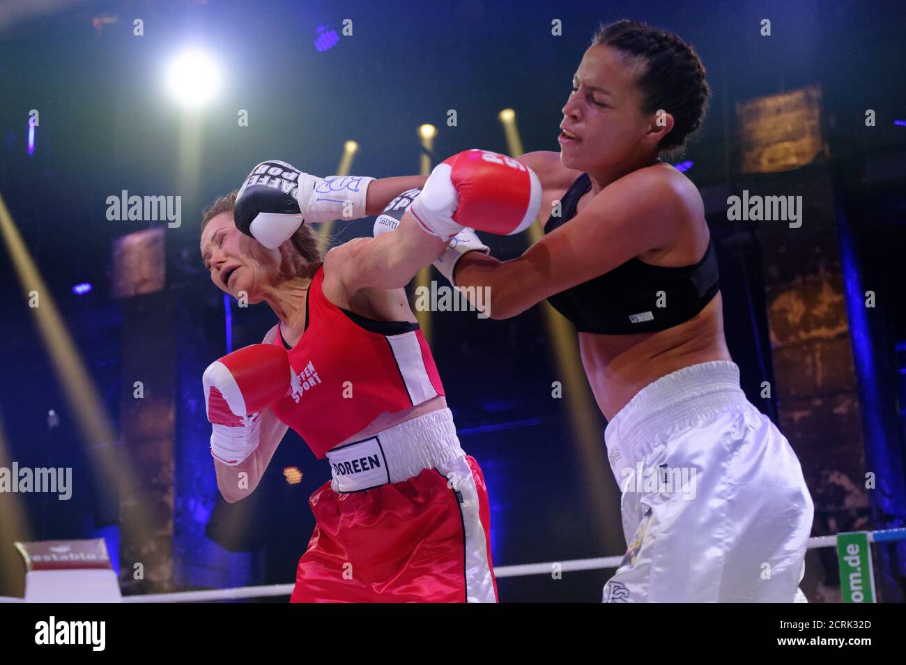 Cologne, Germany. 18th Sep, 2020. Actress Doreen Dietel (l) and model  Gisele Oppermann (r) fight in the boxing ring during the TV show "Das große  Sat.1 Promiboxen". Credit: Henning Kaiser/dpa/Alamy Live News