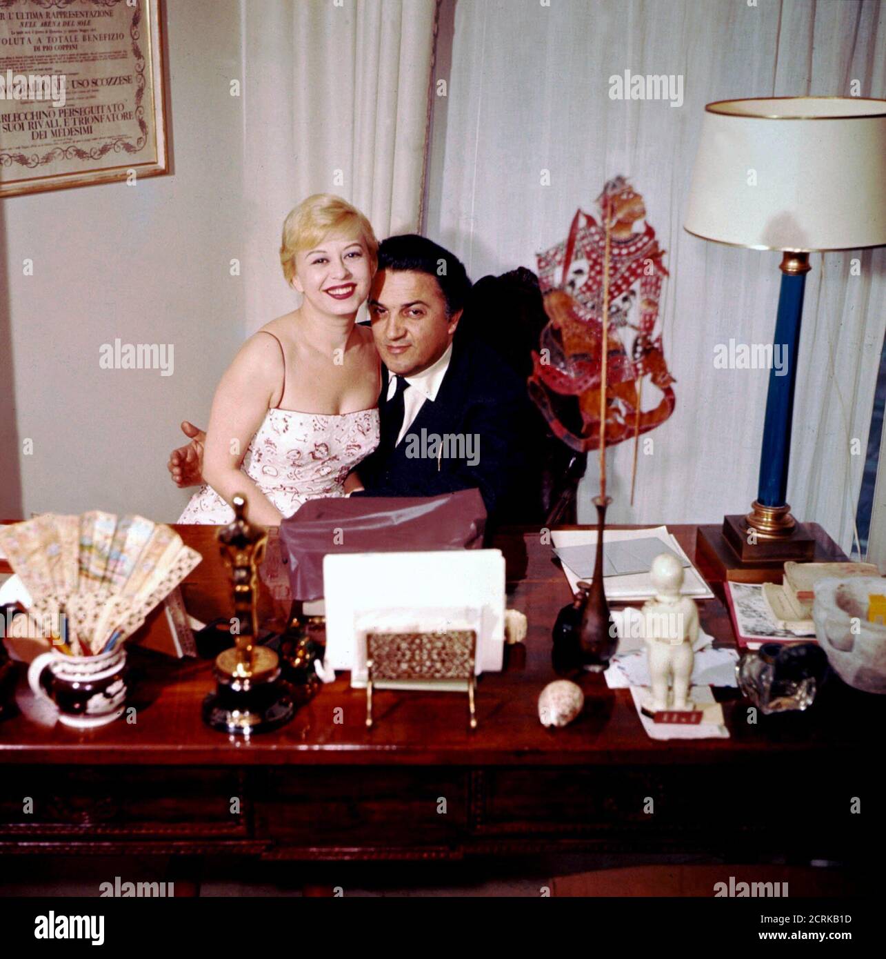 The director Federico Fellini with his wife the actress Giulietta Masina in  their home, Rome, 1958 Stock Photo - Alamy