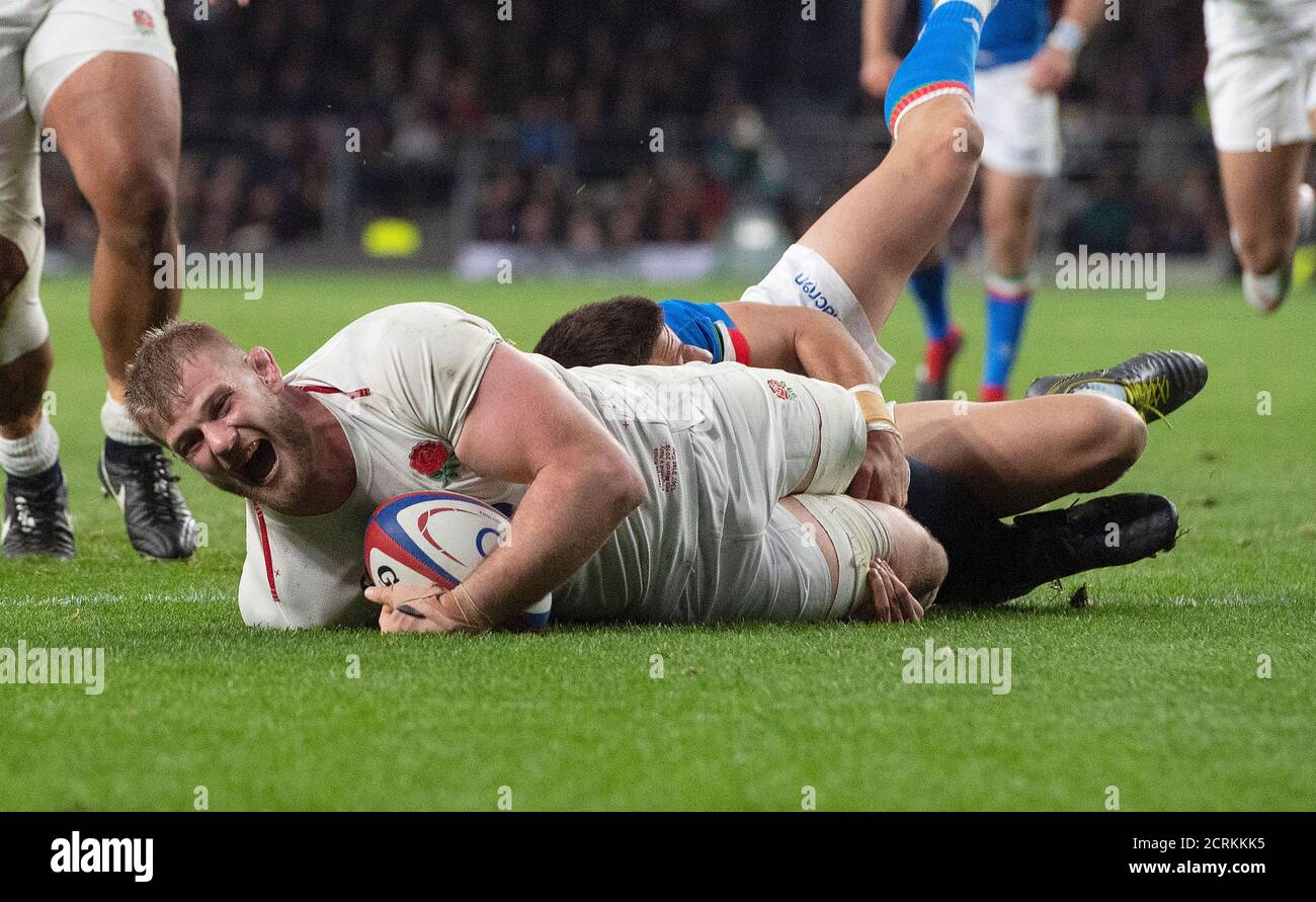England's George Kruis scores a second half try. England v Italy.   PHOTO CREDIT : © MARK PAIN / ALAMY STOCK PHOTO Stock Photo