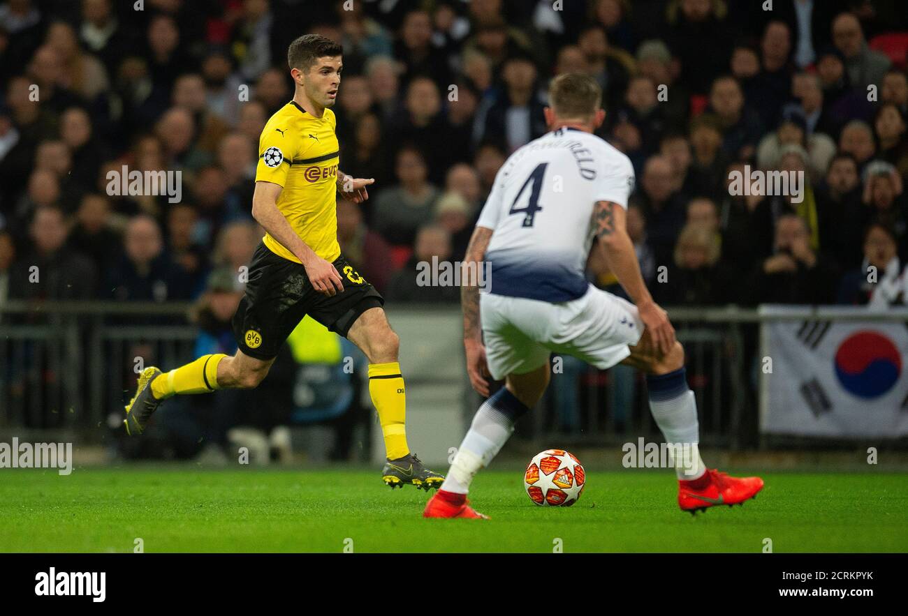 Borussia Dortmund's Christian Pulisic takes on Toby Alderweireld. Spurs v Borussia Dortmund. Champions League. Picture : © MARK PAIN / ALAMY Stock Photo