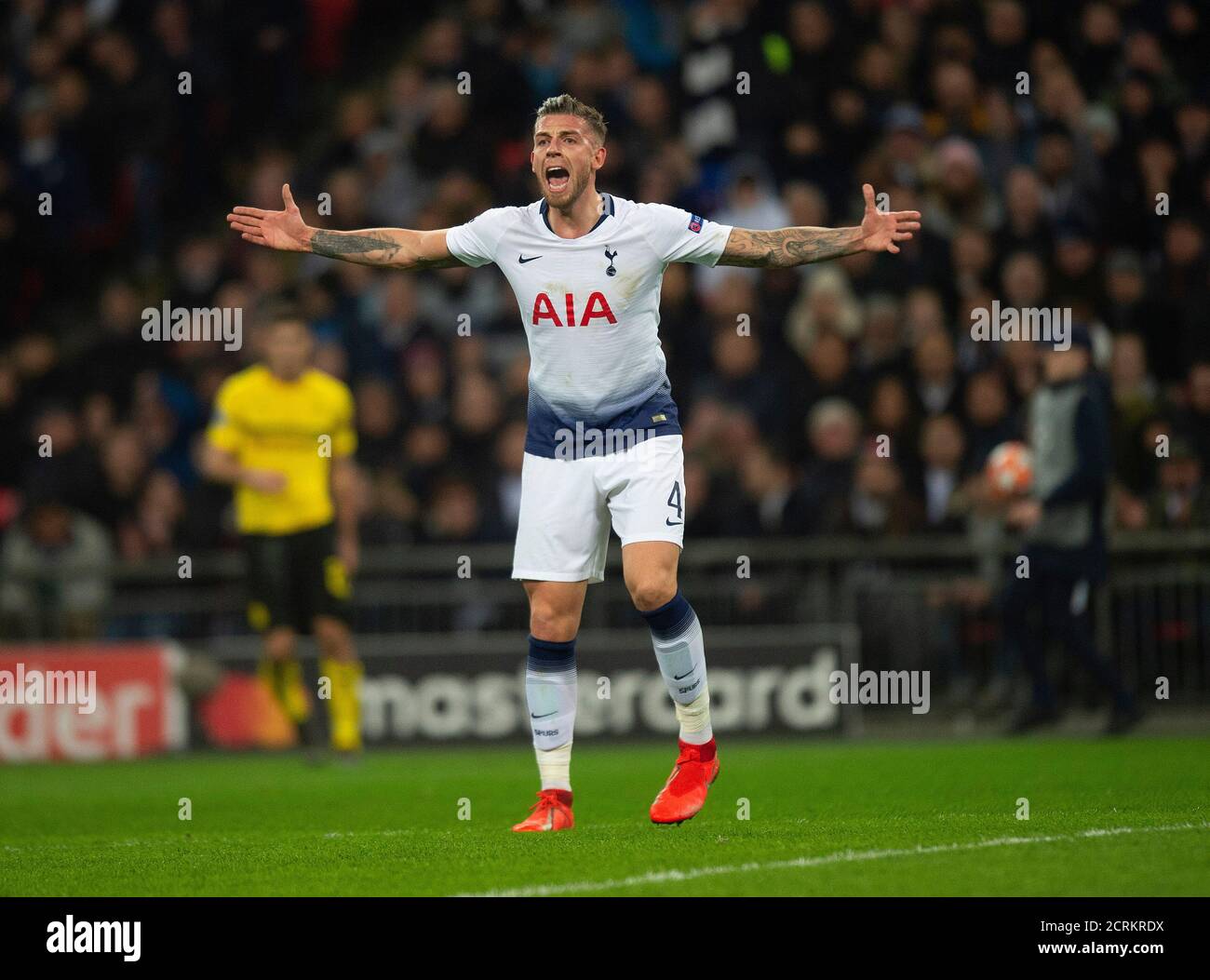 Tottenham Hotspur's Toby Alderweirald. Spurs v Borussia Dortmund. Champions League. Picture :  © MARK PAIN / ALAMY Stock Photo
