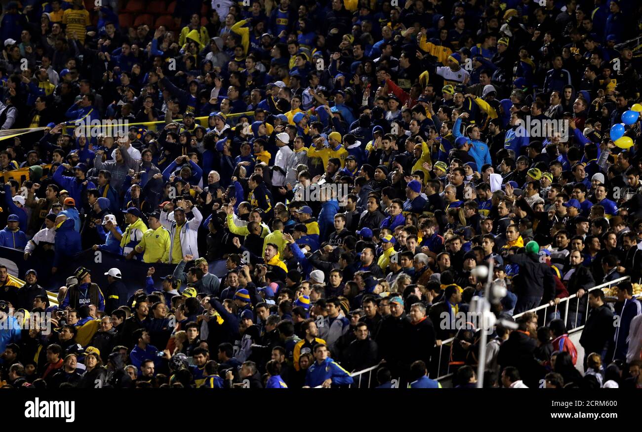 Football Soccer - Argentina Boca Juniors v Cerro Porteno - Copa  Libertadores - Defensores del Chaco Stadium, Asuncion, Paraguay 28/04/2016.  Fans of Argentina Boca Juniors react before the soccer match. REUTERS/Jorge  Adorno
