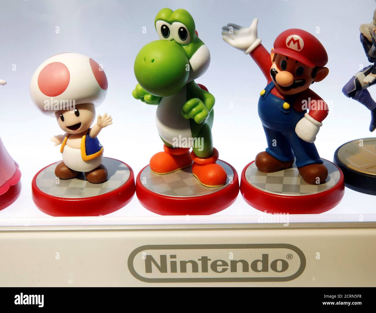 Super mario game characters hi-res stock photography and images - Alamy