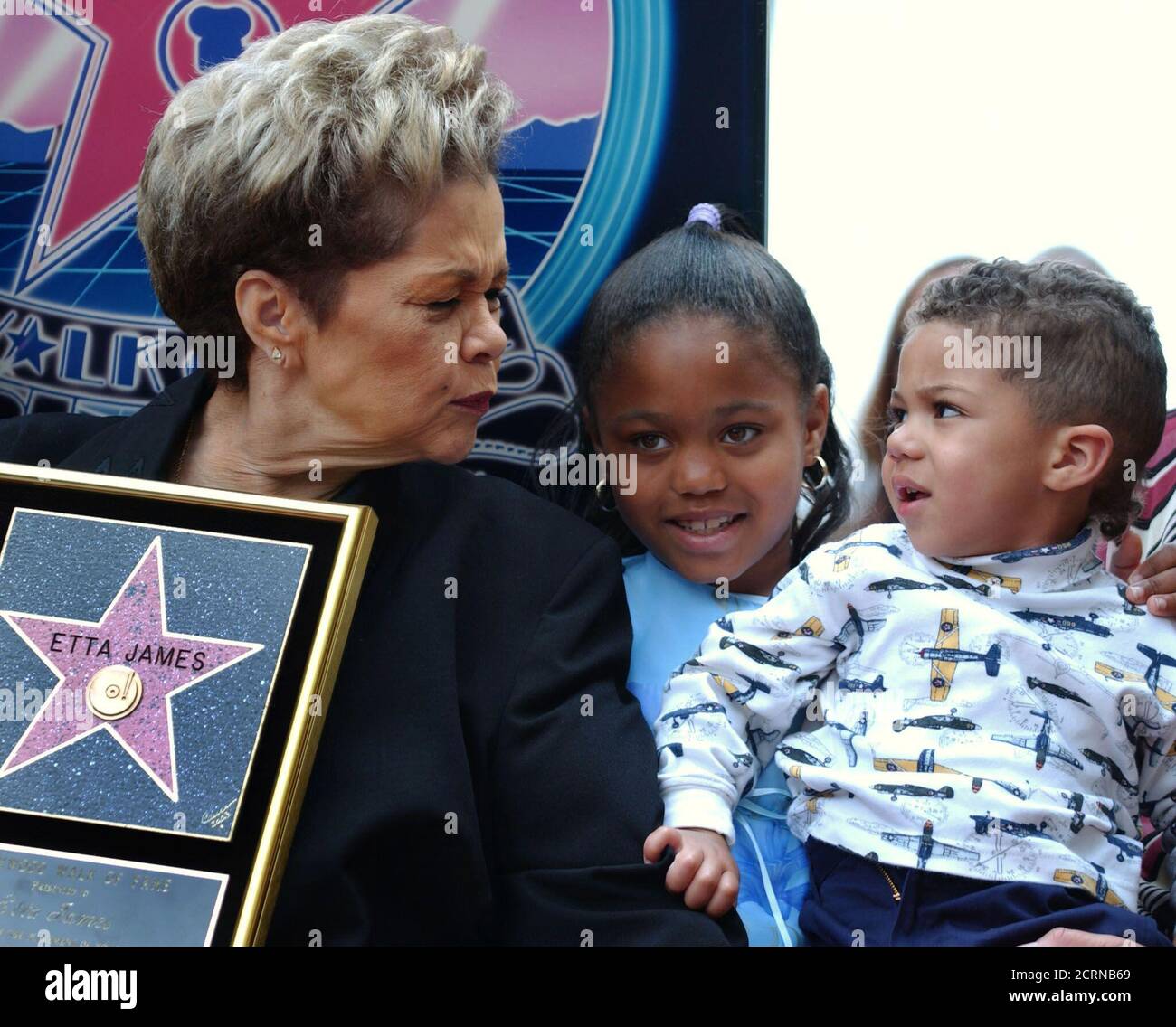 Etta James Et Son Mari Blues singer Etta James (L) makes faces at her grandchildren, Daviano James,  2, (R) and Karissia James, 7, as she holds a plaque after being honored  with a star on the Hollywood