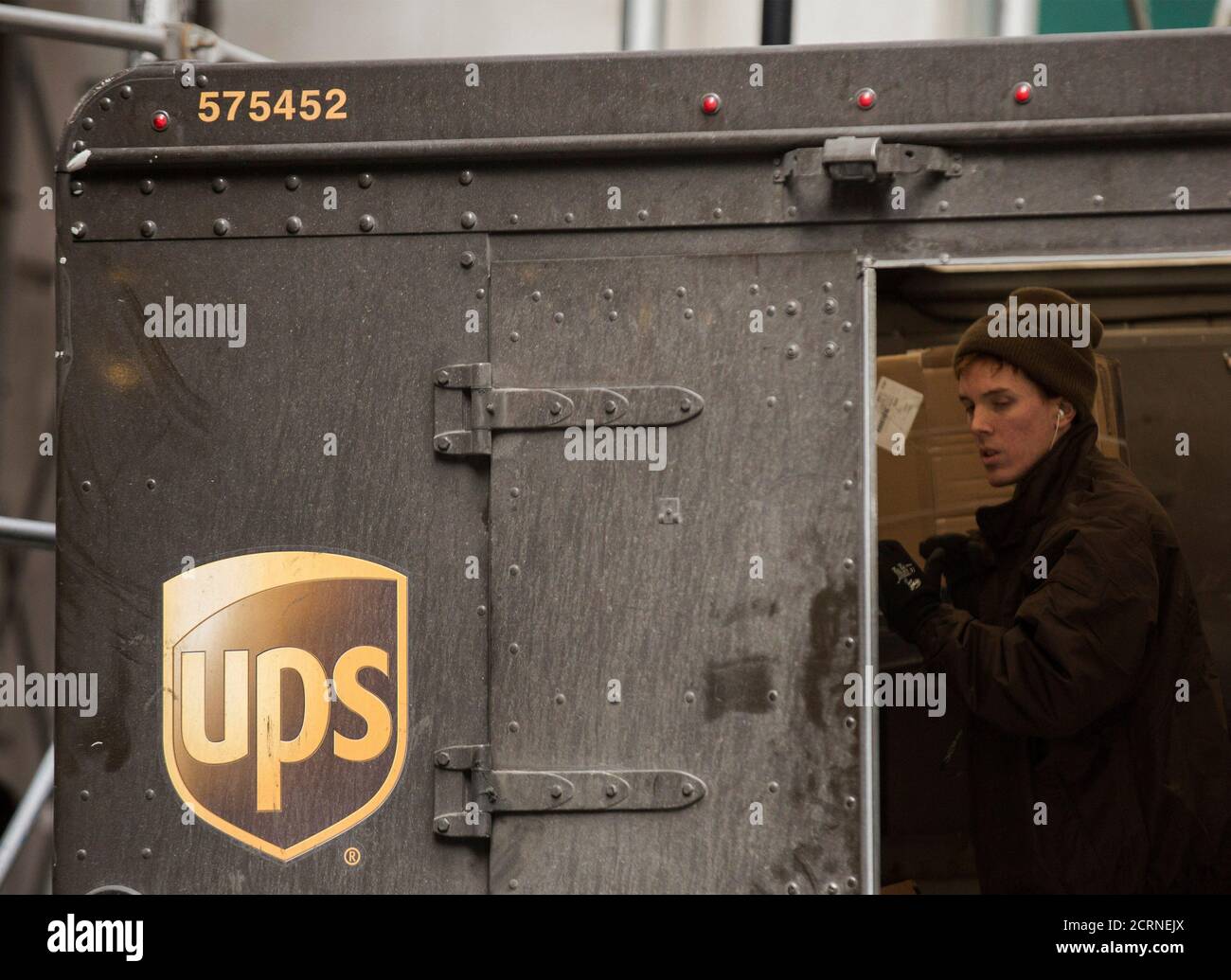Parcel delivery fleet hi-res stock photography and images - Alamy