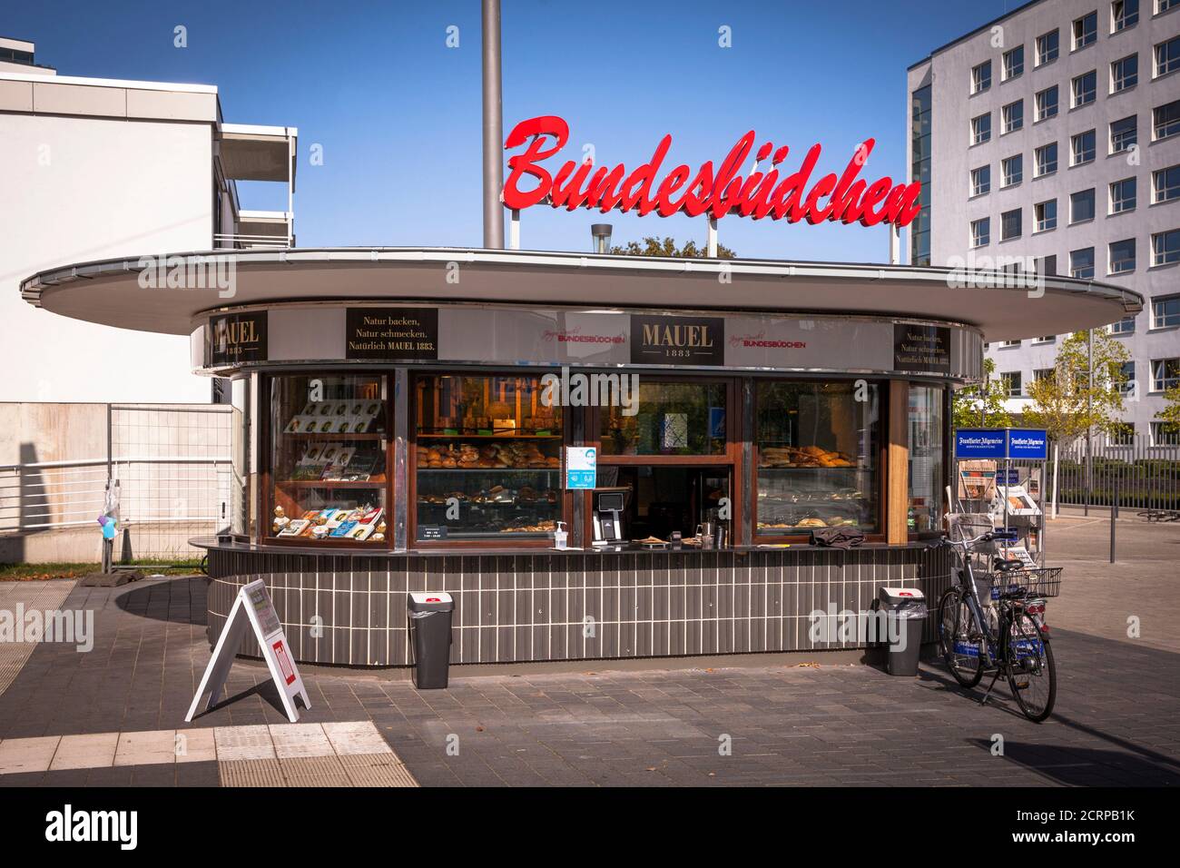the Bundesbuedchen, historical newspaper kiosk in the former government district, Bonn, North Rhine-Westphalia, Germany.  das Bundesbuedchen, historis Stock Photo