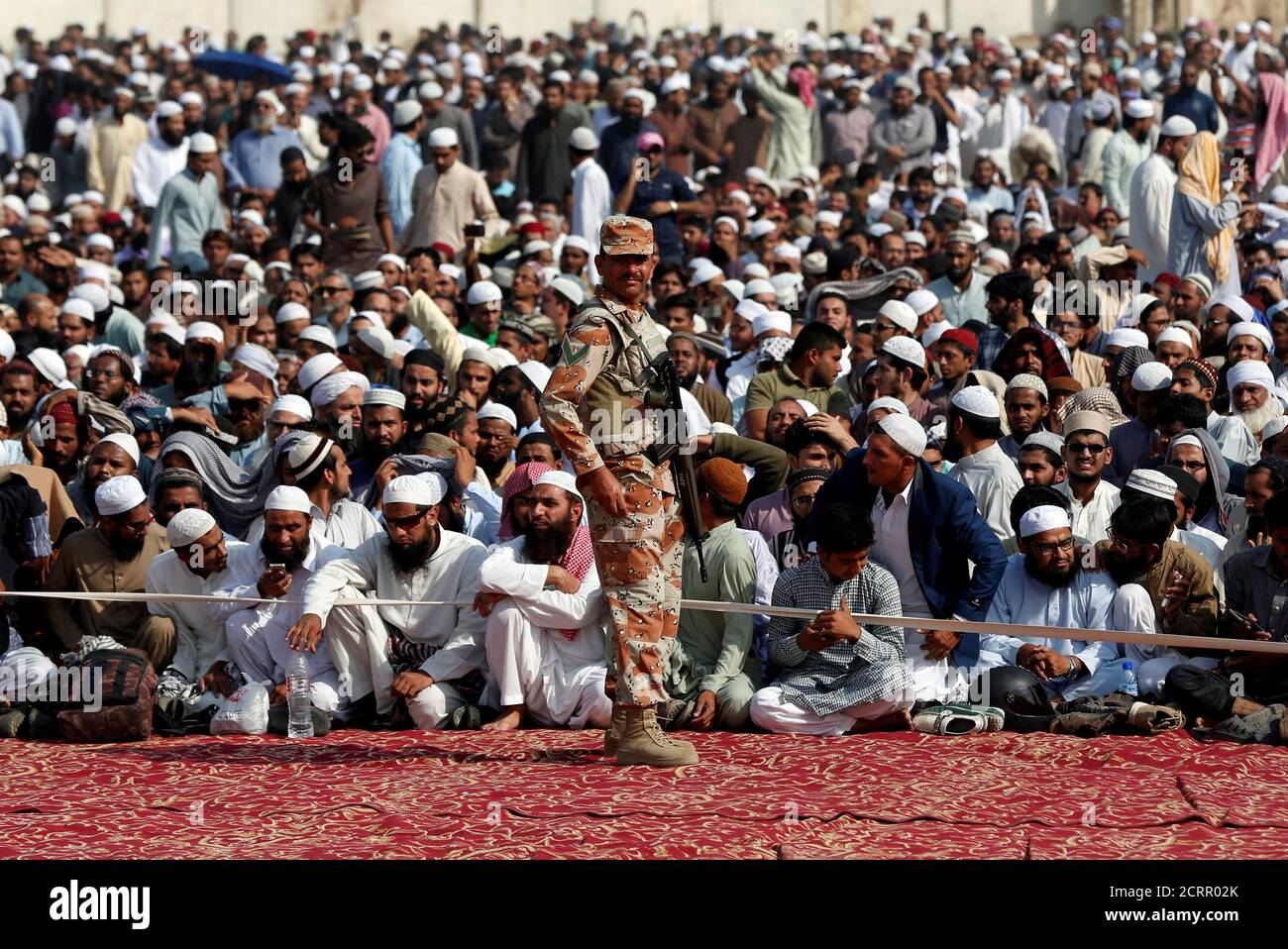 Muslim Soldier Prayer High Resolution Stock Photography and Images Alamy
