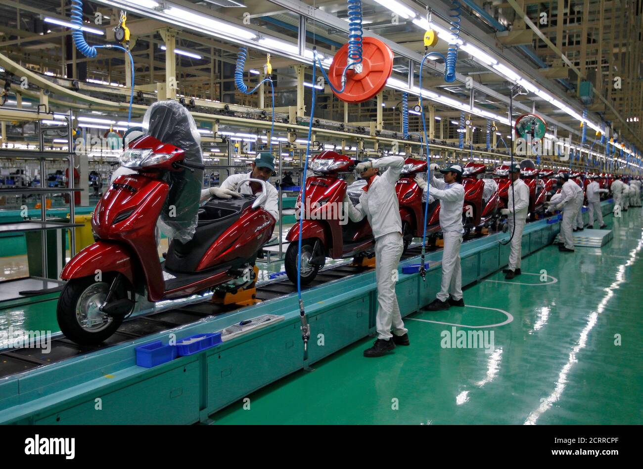 India scooter assembly line hires stock photography and images Alamy