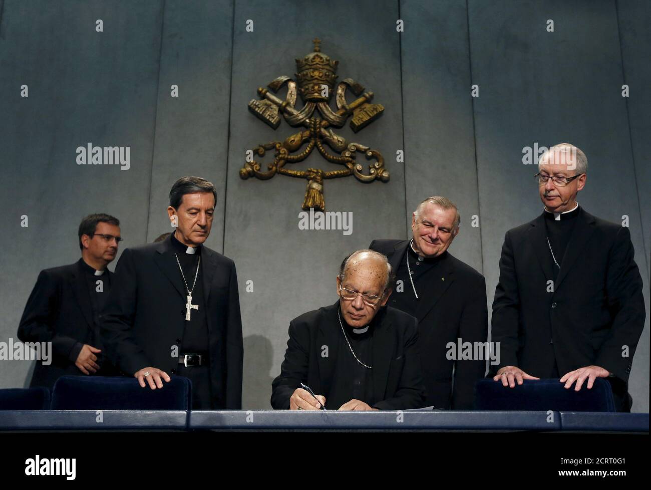 Cardinal Oswald Gracias (C) signs an appeal next to Cardinal Ruben Salazar Gomez (2nd L) during a news conference at the Vatican, October 26, 2015. Roman Catholic leaders from around the world on Monday made a joint appeal to a forthcoming United Nations conference on climate change to produce a 'fair, legally binding and truly transformational' agreement.REUTERS/Alessandro Bianchi       TPX IMAGES OF THE DAY Stock Photo