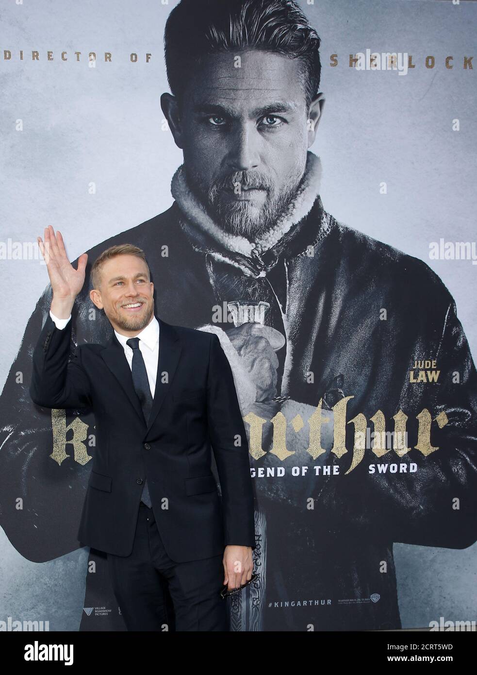King arthur legend of the sword hunnam hi-res stock photography and ...