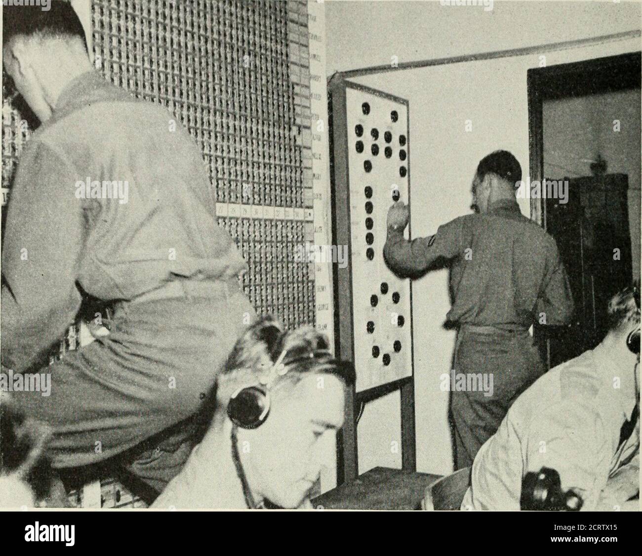 Telephone operators in the army hi-res stock photography and images - Alamy
