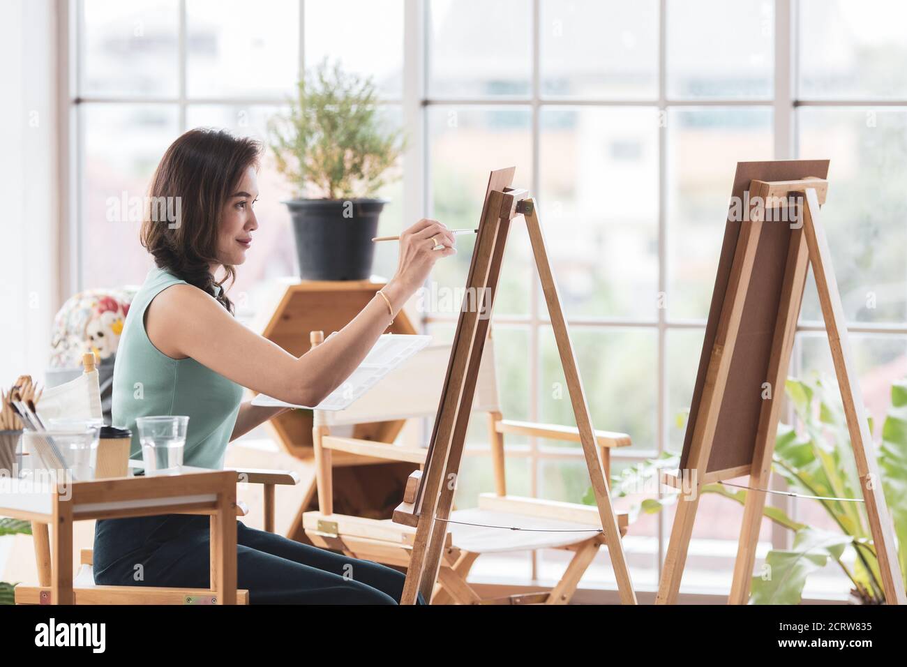 Beautiful asian lady drawing hi-res stock photography and images - Alamy