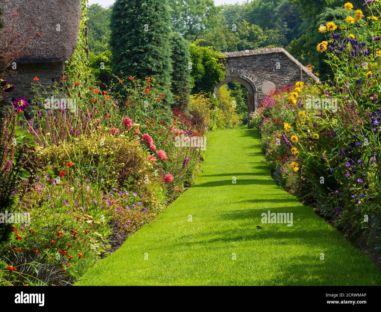 Perennial borders hi-res stock photography and images - Alamy