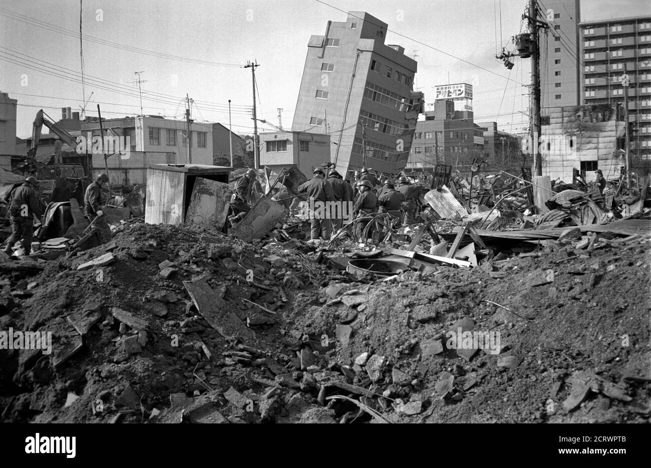 Japan Self Defense Force (JSDF) group gathered in the wreckage and ruins for relief aid in the aftermath of the damage caused by the 1995 Great Hanshin Earthquake in Kobe, Japan Stock Photo