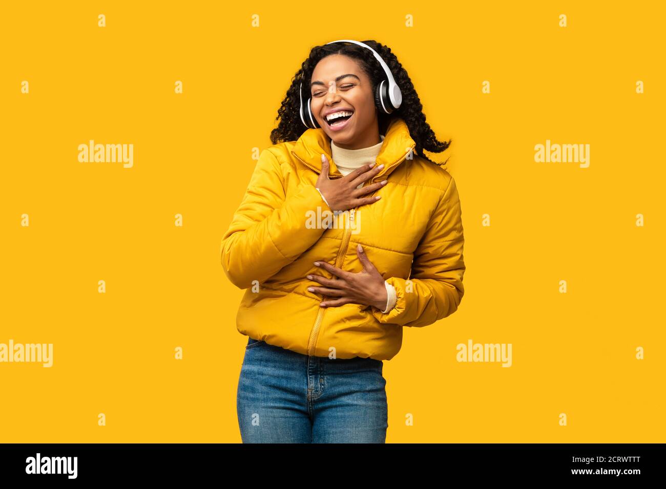 Laughing black woman headphones hi-res stock photography and images - Alamy