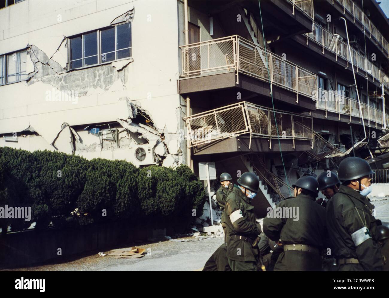 Japan Self Defense Force (JSDF) preparing for aid work in front of apartment damaged from the 1995 Great Hanshin Earthquake in Kobe, Japan Stock Photo