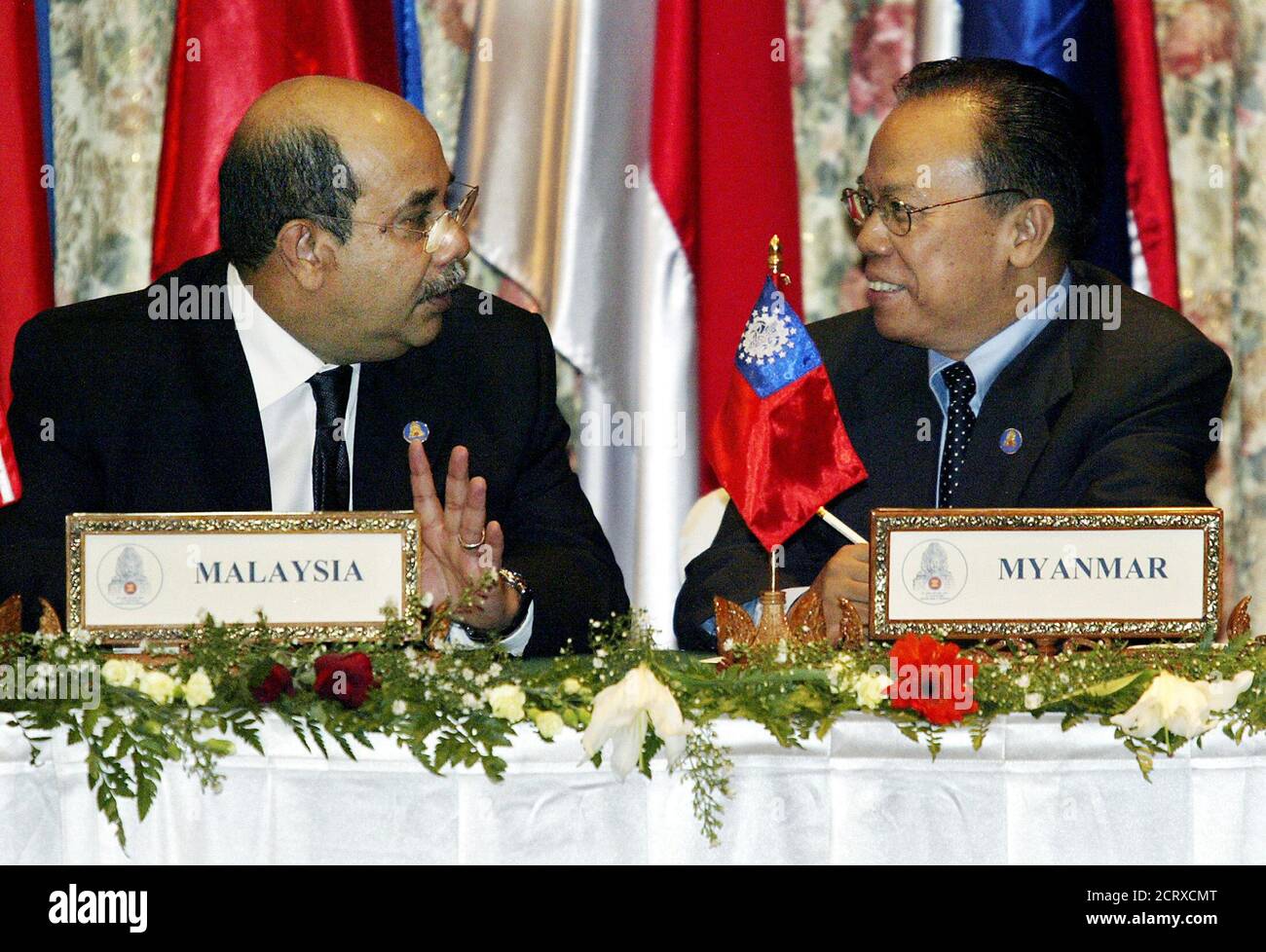 Malaysian Foreign Minister Syed Hamid Albar (L) and his Myanmar counterpart Win Aung speak during the closing ceremony of the 36th ASEAN Ministerial Meeting in Phnom Penh, Cambodia on June 17, 2003. Southeast Asia's main political group piled more pressure on member Myanmar on Tuesday to release Aung San Suu Kyi, as the issue has for the first time eroded the Association of South East Asian Nations principle of non-interference and diverted attention from the war on terror and regional fears that North Korea is on the way to a nuclear capability. REUTERS/Adrees Latif  AL/TW Stock Photo