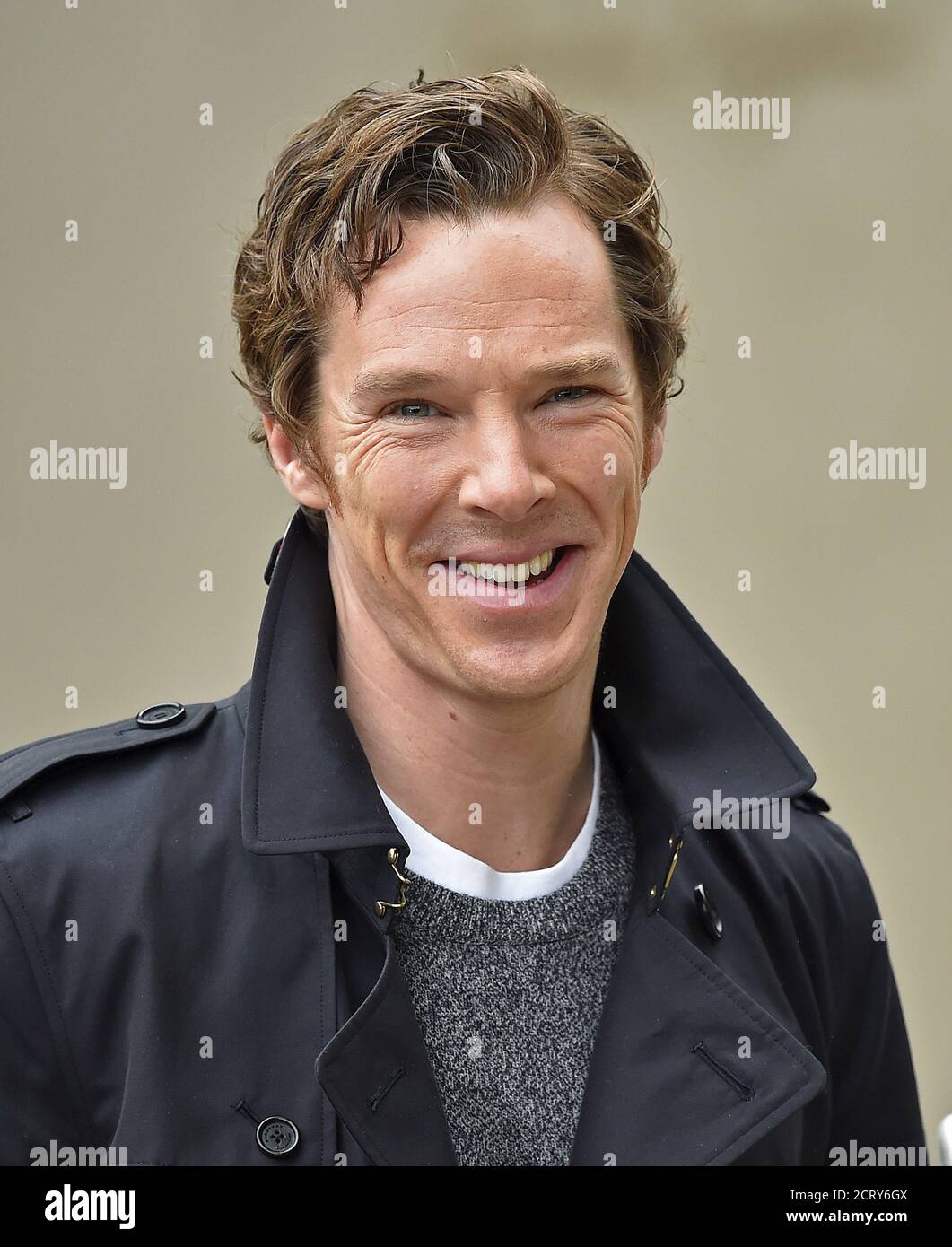 British actor Benedict Cumberbatch arrives for the Burberry Spring/Summer  2016 collection during London Fashion Week September 21, 2015. REUTERS/Toby  Melville Stock Photo - Alamy