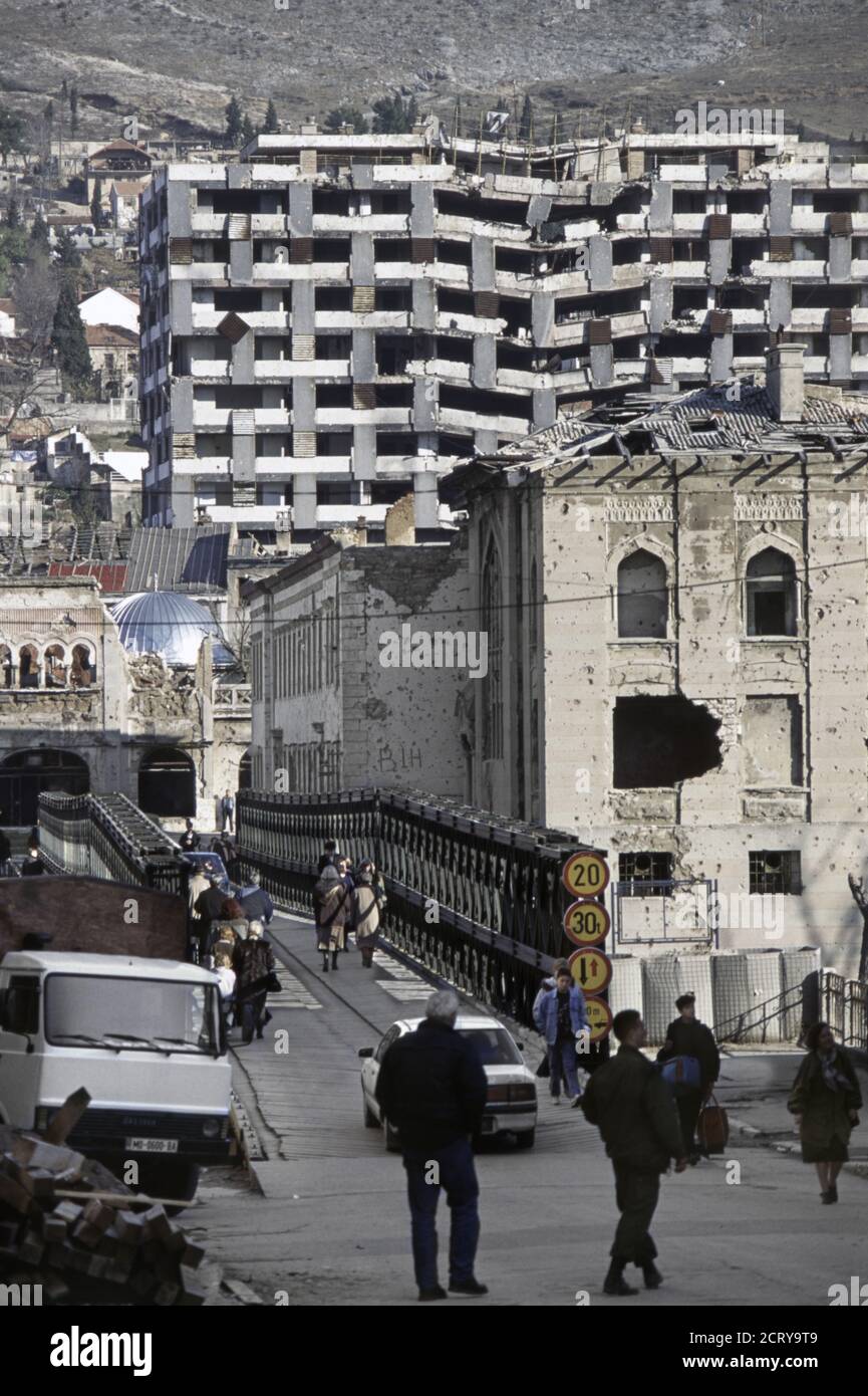 10th December 1995 During the war in Bosnia: in Mostar,  local people walk across a temporary steel bridge (today, the Most Musala), over the Neretva River. Stock Photo