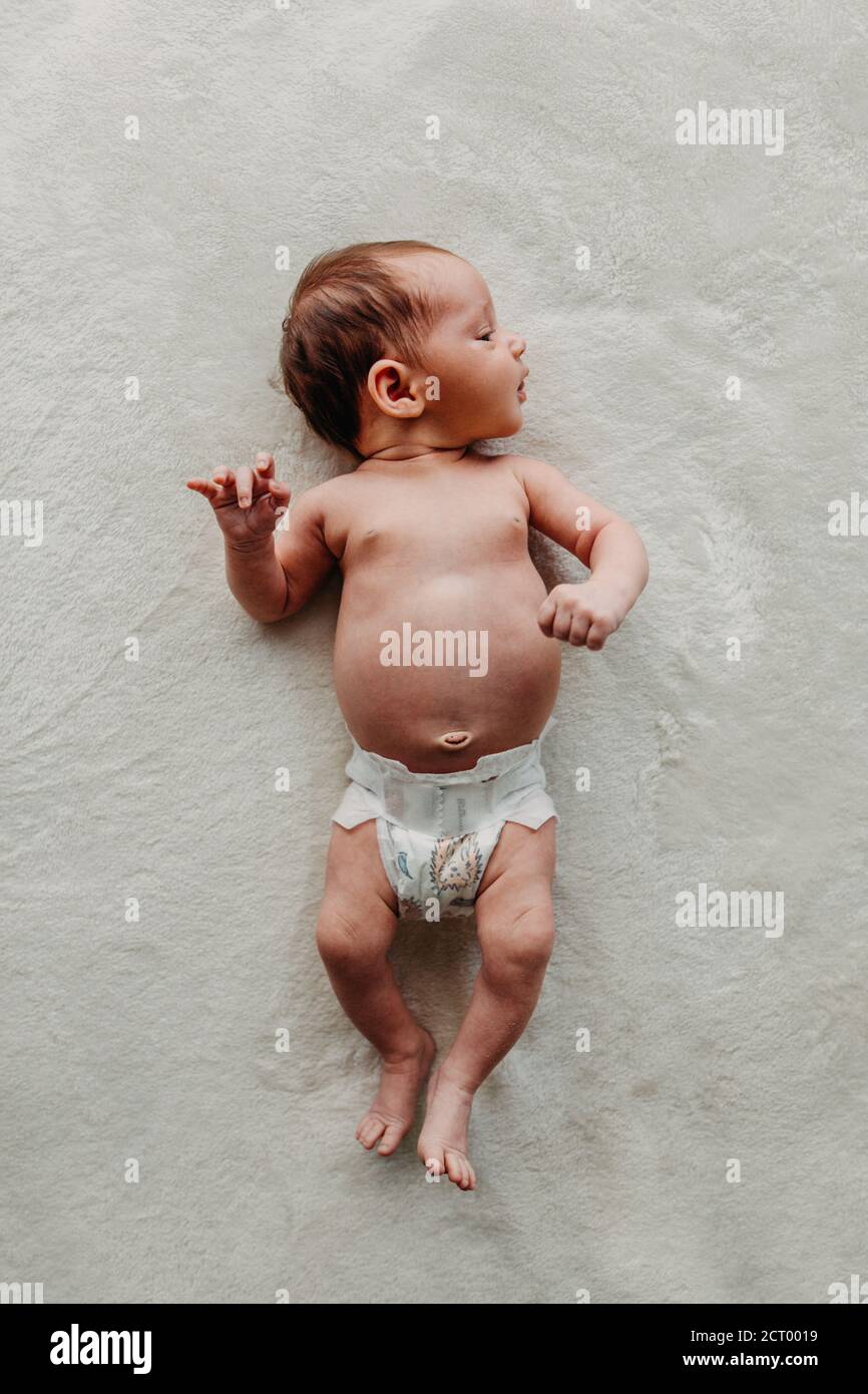 Baby laying on tummy hires stock photography and images Alamy