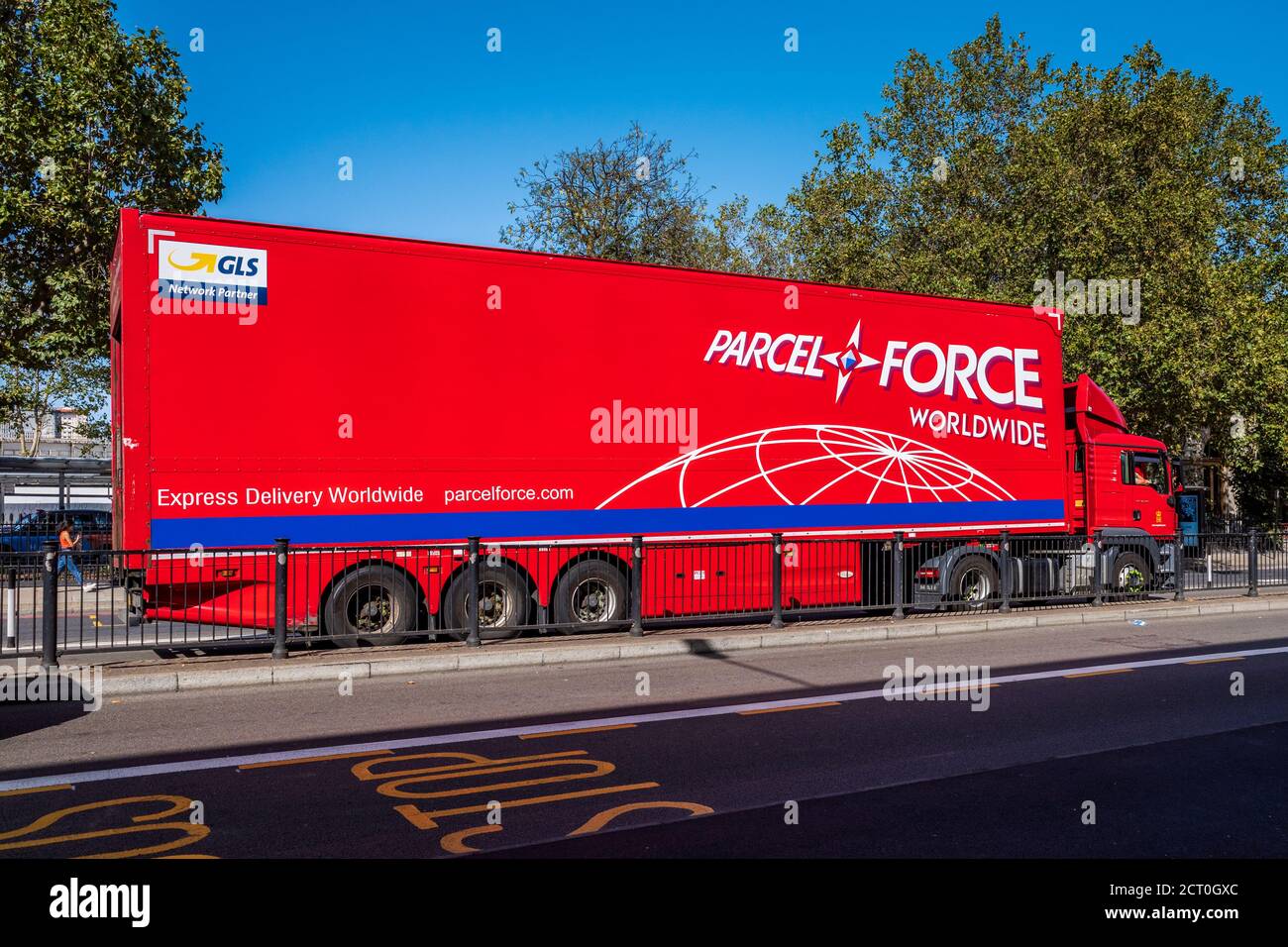 ParcelForce Truck or ParcelForce Lorry in Central London. ParcelForce Worldwide is a subsidiary of Royal Mail. Stock Photo