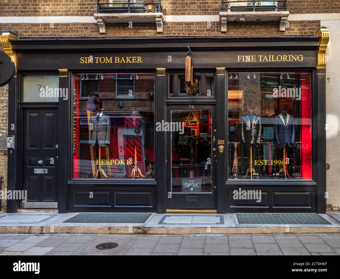 Sir Tom Baker Shop Fitzrovia London - Traditional & avant-garde bespoke tailoring. Celebrity Tailor London Stock Photo