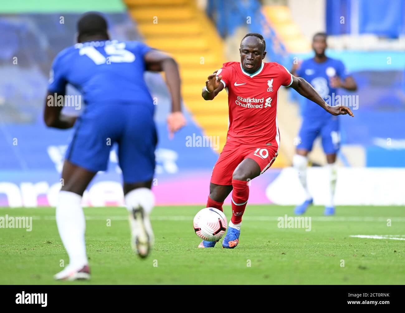 Liverpool's Sadio Mane (right) scores his side's third goal of the game during the Premier League match at Stamford Bridge, London. Stock Photo