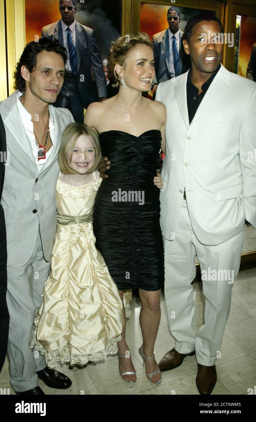 Young Dakota Fanning poses with her co-stars (L-R) Marc Anthony, Radha  Mitchell and Denzel Washington at the premiere of their new drama film "Man  on Fire" in Los Angeles, April 18, 2004.