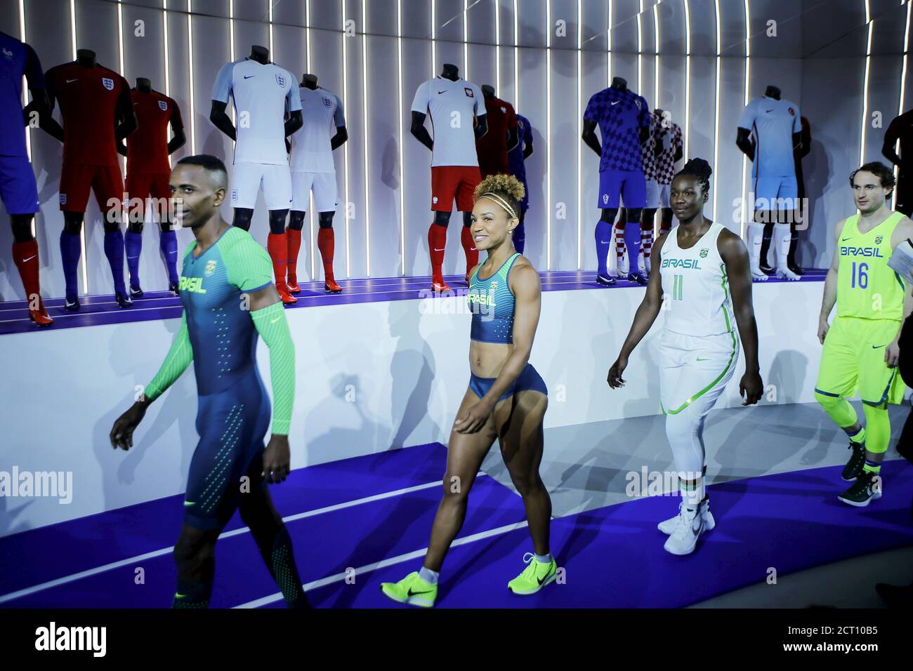Athletes from different countries and sports pose wearing new jerseys and  footwear made by Nike during an unveiling event in New York, March 17,  2016. REUTERS/Eduardo Munoz Stock Photo - Alamy