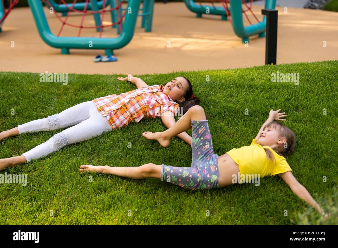 Portrait of two little girls sisters fighting on home backyard. Friends  girls having fun. Lifestyle candid family moment of siblings quarreling  Stock Photo - Alamy