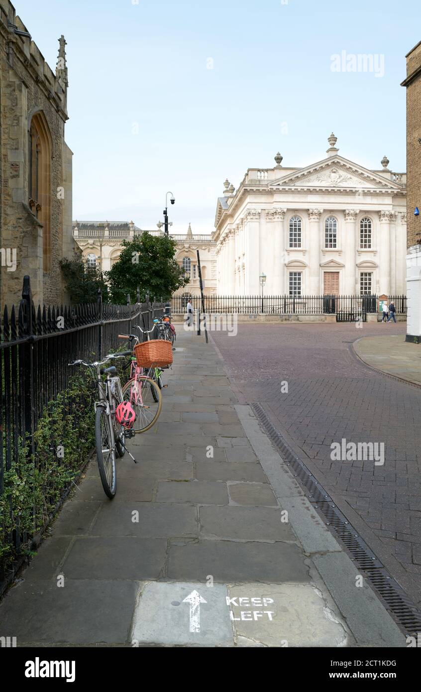 'Keep left' sign on the pavement leading to Senate House, university of Cambridge, England, during the coronavirus crisis, September 2020. Stock Photo