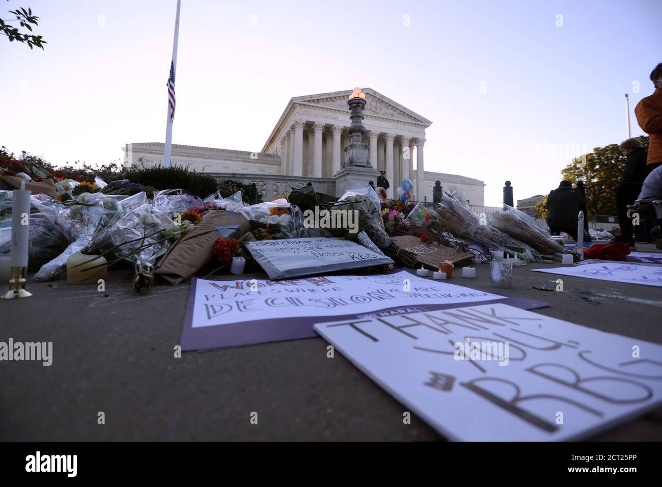 Washington, DC, USA. 20th Sep, 2020. View Of State Supreme Court showered in flowers and signs from mourners who gathered to remember Supreme Court Justice Ruth Bader Ginsburg after her passing in Washington, DC on September 20, 2020. Credit: Mpi34/Media Punch/Alamy Live News Stock Photo