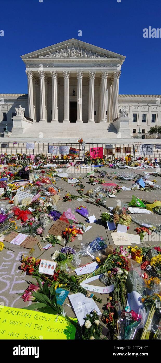 Washington, DC, September 20, 2020, USA: Flowers adorn the area around the US Supreme Court in Washington DC, after SC Justice Ruth Bader Ginsburg died. Patsy Lynch/MediaPunch Credit: MediaPunch Inc/Alamy Live News Stock Photo