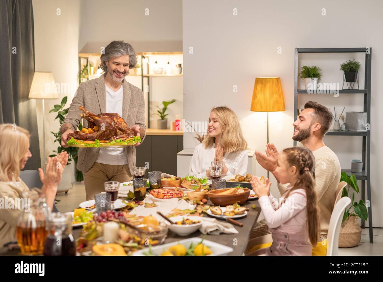 Food for family hi-res stock photography and images - Alamy