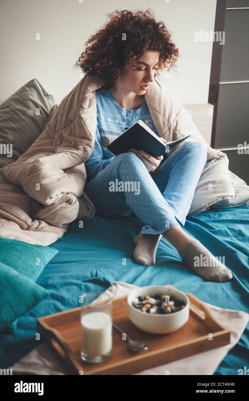 Eat before bed hires stock photography and images Alamy