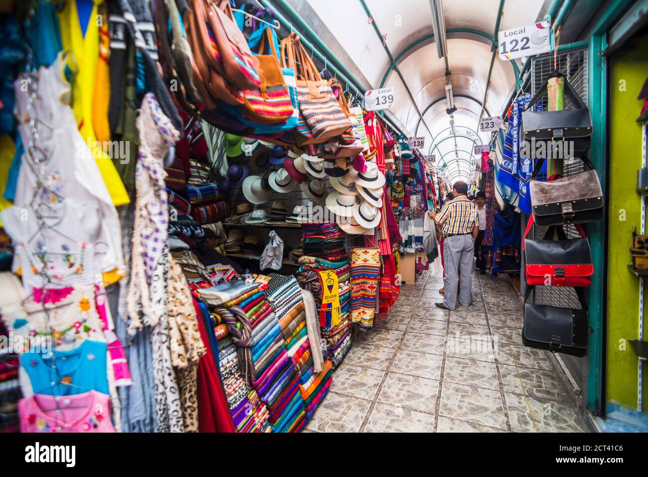 Mercado artesanal la mariscal quito hires