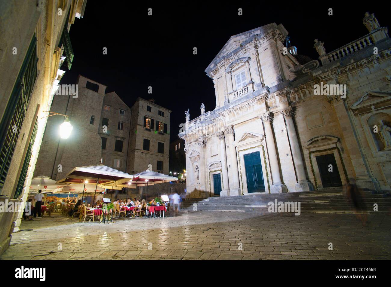 Tourists at a restaurant outside Dubrovnik Cathedral, Croatia Stock Photo