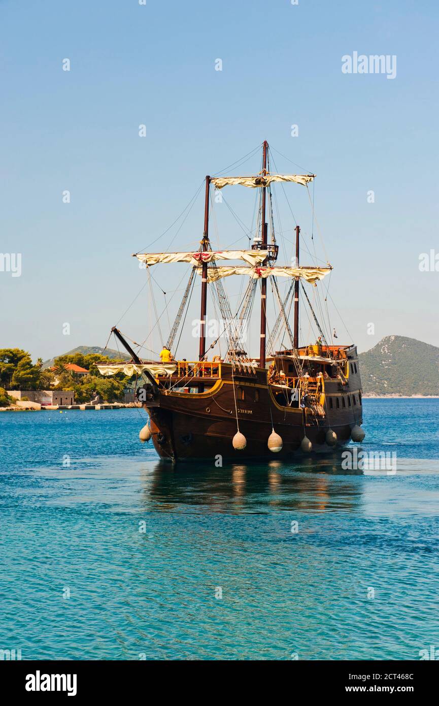 Karaka boat hires stock photography and images Alamy