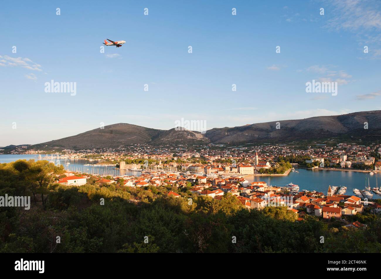 Flying in on an Easyjet flight to Trogir, arriving at sunrise, Dalmatian Coast, Croatia, Europe Stock Photo