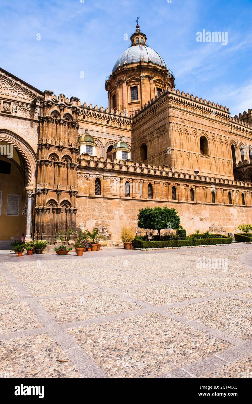 Palermo Cathedral (Duomo di Palermo), a prime example of Sicilian Baroque architecture, Sicily, Italy, Europe Stock Photo