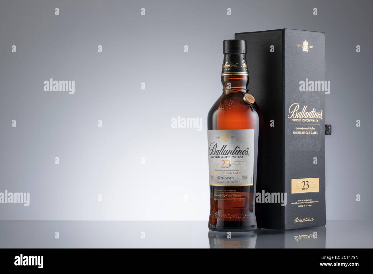 Ballantines whisky glass hi-res stock photography and images - Alamy