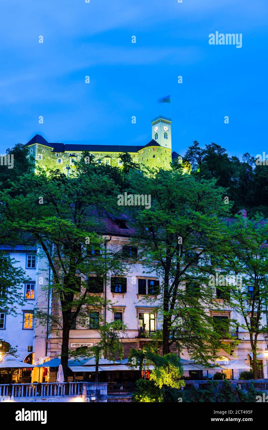Ljubljana Castle (Ljubljanski Grad) in Ljubljana at night, Slovenia, Europe Stock Photo