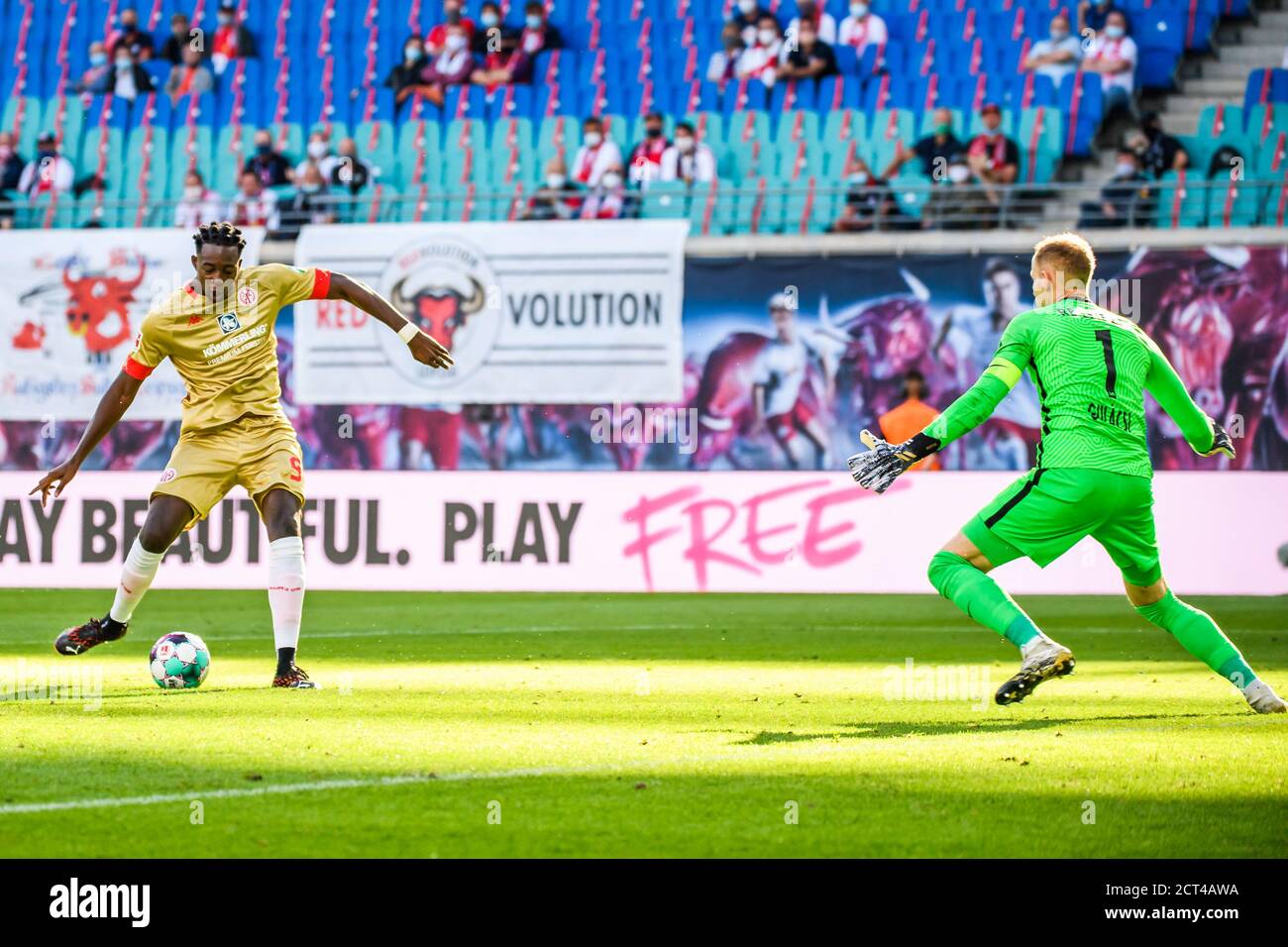 Leipzig, Germany. 20th Sep, 2020. Jean-Philippe Mateta (L) of Mainz takes a scoring shot during a German Bundesliga match between RB Leipzig and 1.FSV Mainz 05 in Leipzig, Germany, Sept. 20, 2020. Credit: Kevin Voigt/Xinhua/Alamy Live News Stock Photo