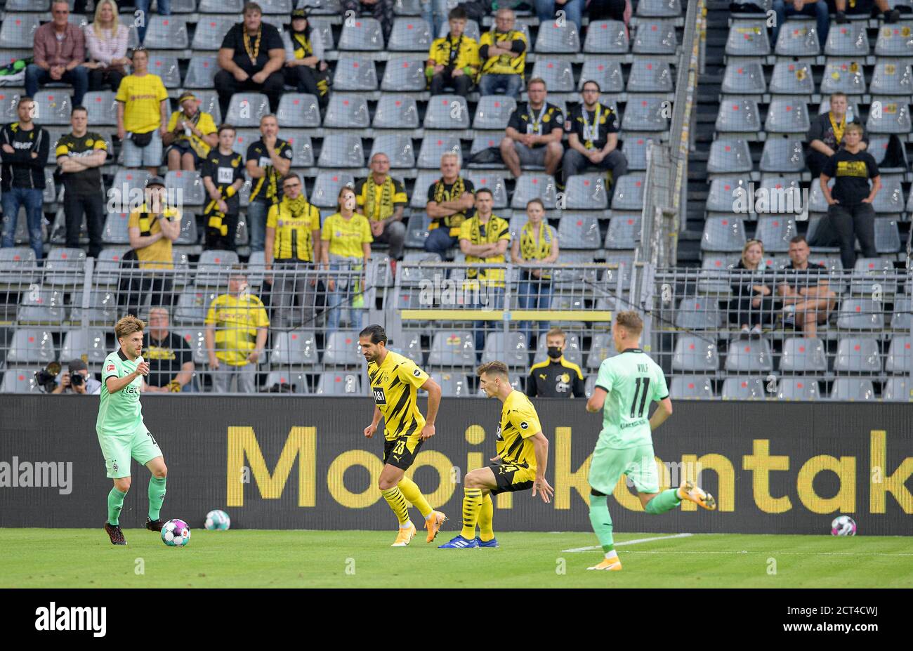 Feature, action in front of the fans on the Suedtribuene who keep their distance, left to right Jonas HOFMANN (MG), Emre CAN (DO), Thomas MEUNIER (DO), Hannes WOLF (MG), Soccer 1st Bundesliga, 1st matchday, Borussia Dortmund (DO) - Borussia Monchengladbach (MG) 3: 0, on September 19, 2020 in Dortmund/Germany. Â | usage worldwide Stock Photo