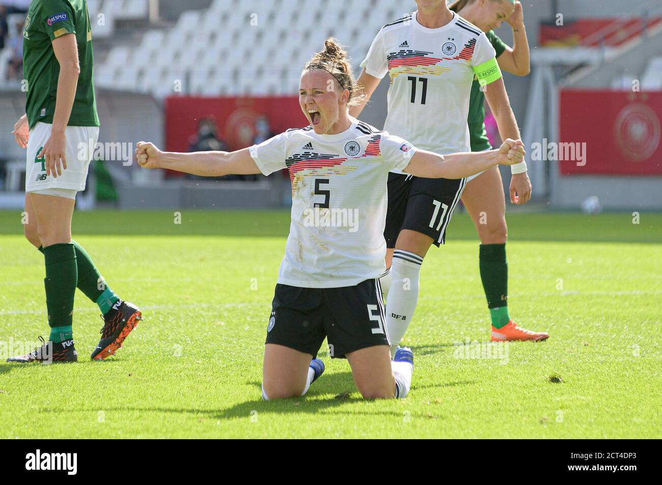 jubilation Marina HEGERING (GER) after her goal to 1: 0, Soccer Laenderspiel women, EM qualification, Germany (GER) - Ireland (IRL), on 09/19/2020 in Essen Germany. Â | usage worldwide Stock Photo