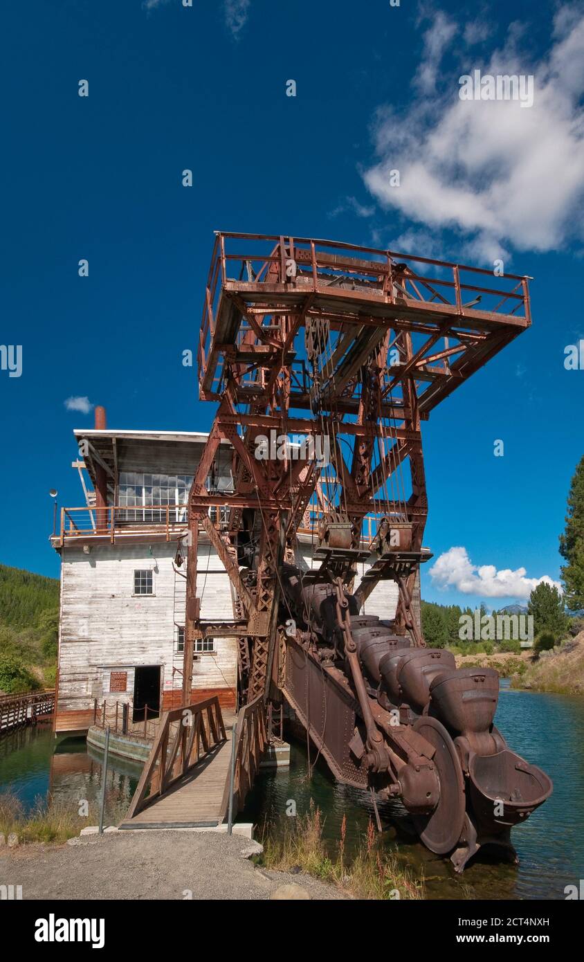 Dredge buckets dredge hires stock photography and images Alamy