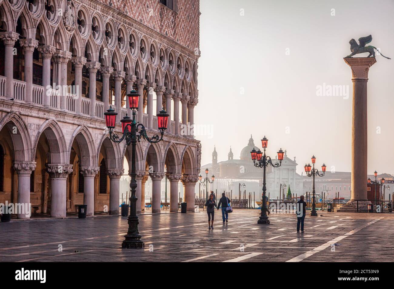 Column doges palace venice italy hi-res stock photography and images ...
