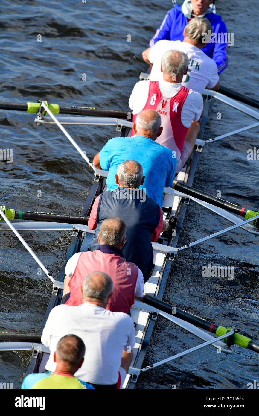 the Eights of seniors rowers going Stock Photo Alamy