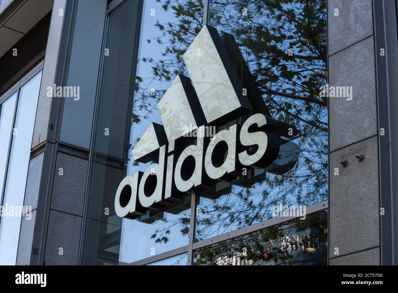 Adidas feature hi-res stock photography and images - Alamy