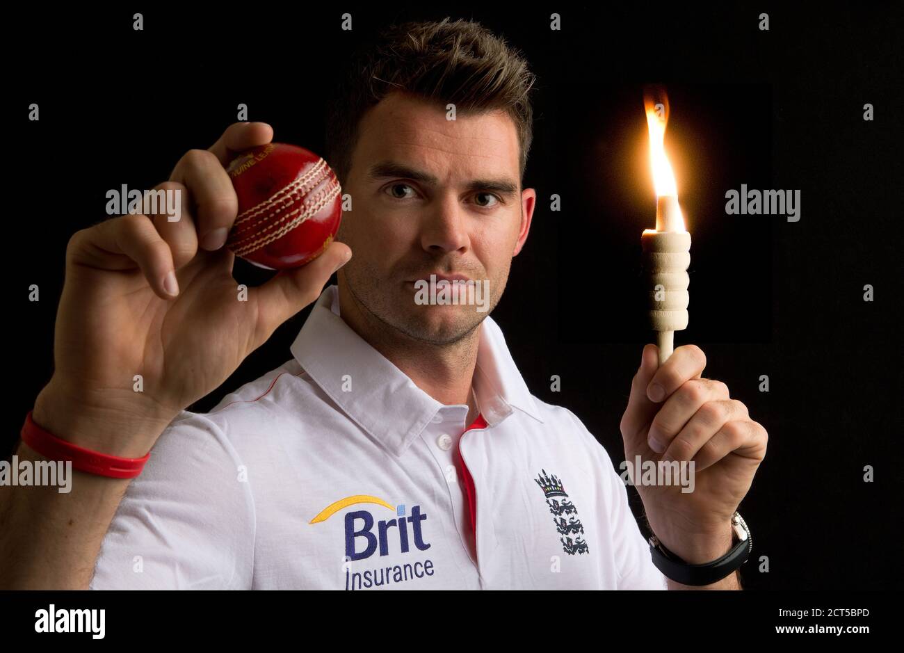 ENGLAND CRICKET RECORD TAKING FAST BOWLER JAMES ANDERSON SHORTLY BEFORE HEADING OFF ON AN ASHES TOUR. PICTURE CREDIT : © MARK PAIN / ALAMY STOCK PHOTO Stock Photo